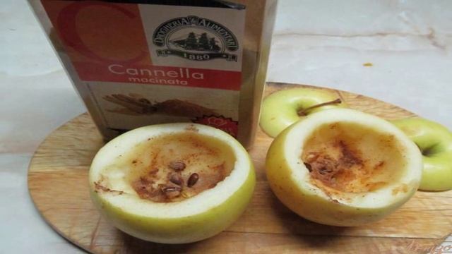 Запеченные яблоки с корицей