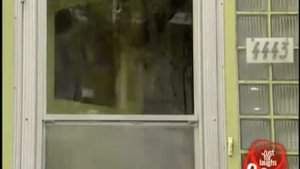 Кто разбил окно