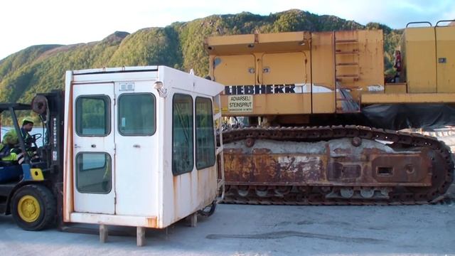 Loading of Leibherr R-992 From Norway to Italy Part 1 смотреть онлайн