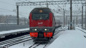 "Охранник, запрещающий снимать!" Электровоз ЭП2К - 459 с пасс.поездом на Московском вокзале,февраль