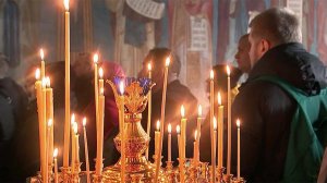 В Оптиной пустыни в эти минуты идет прощание со старцем Илием