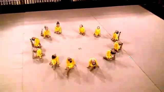 Mozart Art Centre | Dubai, Gymnastic kids performance смотреть онлайн