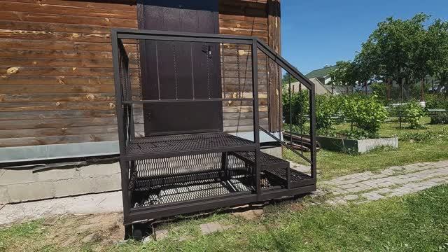 Установка крыльца на сваях к бане