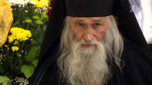 В Оптину пустынь нескончаемым потоком идут верующие, чтобы проститься со старцем Илием