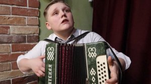 Психанул под гармонь...