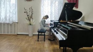 Кузнецова Анастасия, 6 кл. Н. Раков Сонатина 3 "Юношеская" До мажор, И. Парфёнов "Лесная фиалка"