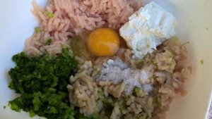 Куриные котлеты со шпинатом и творогом