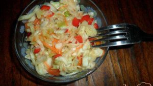 Легкий салат с капустой