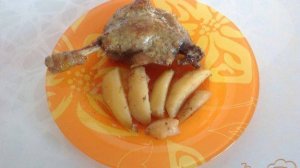 Утка кусочками с картофелем в рукаве