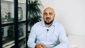 Ведущий Михаил Белоусов