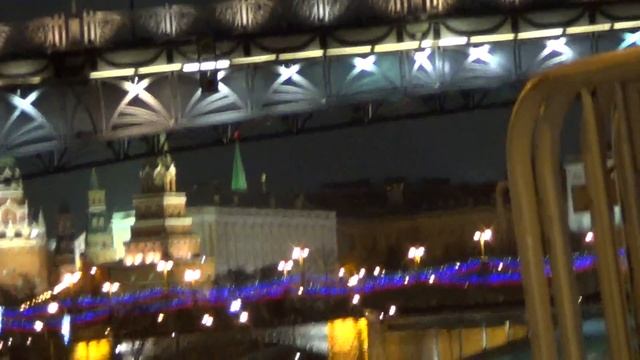 Пол ЦАРСТВА за молодильное яблочко или проезд по Кремлевской набережной 17.01.2014