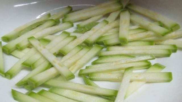 Салат из кабачка с помидором