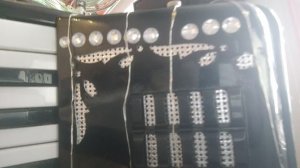 Идёт, спешит девчоночка, песня под аккордеон