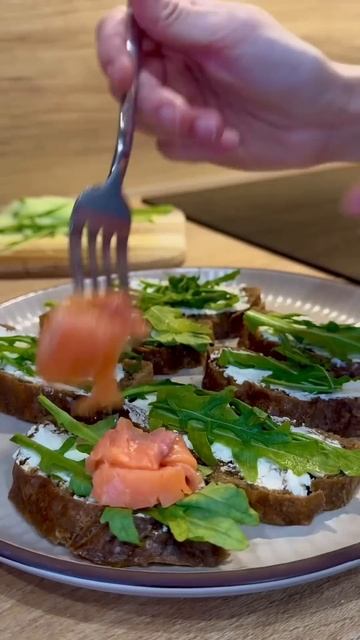 Брускетты с красной рыбой - закуска на новогодний стол#брускетта #рек #новогоднийстол #форель