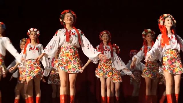 Танец Ой на лугу красная калина #upskirt#украинский#танец