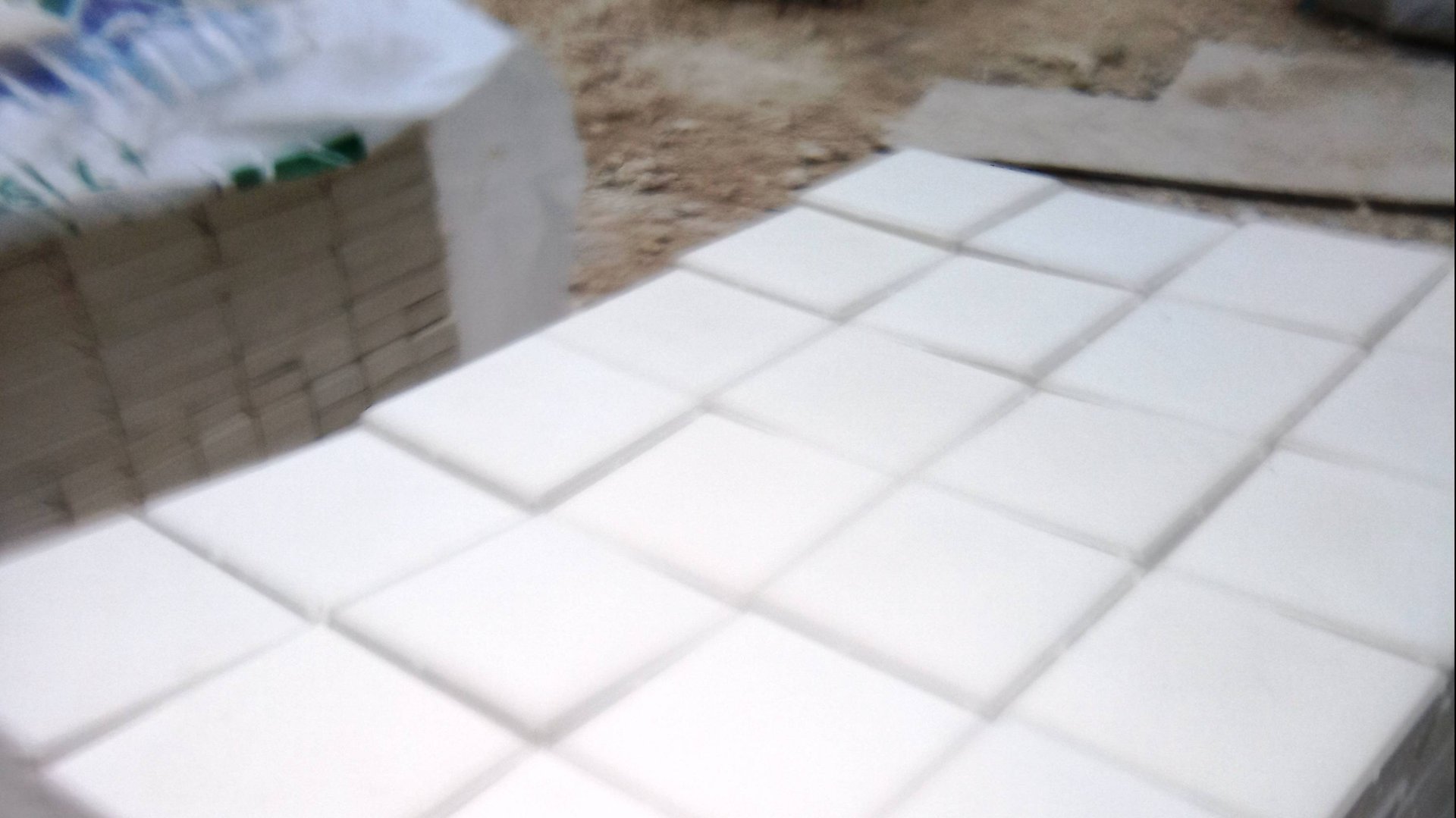 Белая тротуарная плитка из известняка