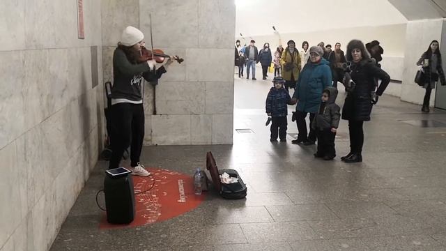 Moscow metro music, violin Despacito song смотреть онлайн