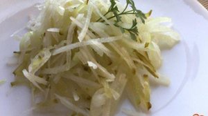 Салат из соленых огурцов и редьки