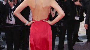 Bella Hadid a Cannes, il vestito mostra troppo