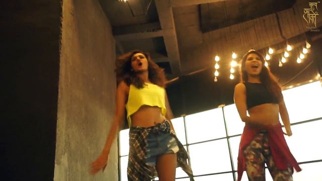 Bollywood Waacking on Dola re - Alisha Singh & Shakti Mohan смотреть онлайн