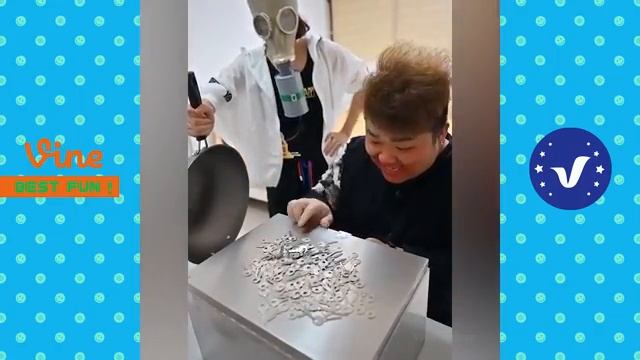 Весёлый часик 🙈😹😅