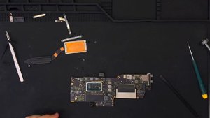 MacBook Pro 13” A1708 чистка и замена термопасты.