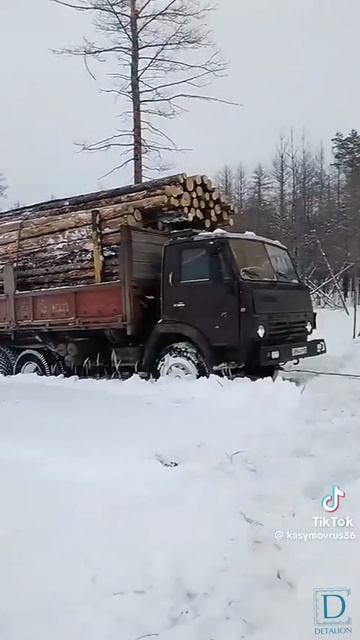 ДТшка в лесу тянет Камаз с лесом