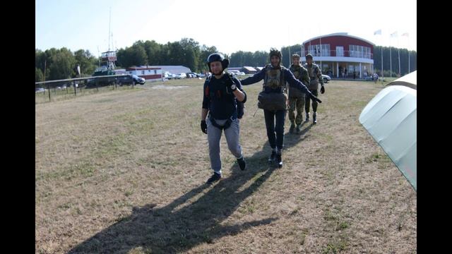 Как в здравом уме выйти из самолета на высоте 1200 метров и скорости 140 км/ч
