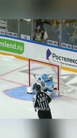 Иван Дроздов мастерски разобрался с голкипером "Сибири"
