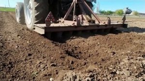 МТЗ 82.1 с фрезой на весенней обработке почвы//Дрожь земли)