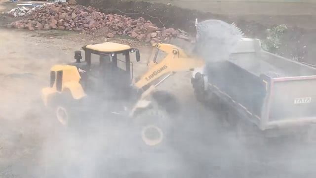 Máy xúc lật LiuGong 842H tại mỏ đá LH 0937 76 46 66 смотреть онлайн