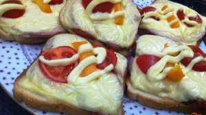 Горячий бутерброд с ветчиной и сыром