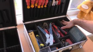 Обзор чемодана для инструмента Dexter. Доработка дешевого ящика для инструмента своими руками.