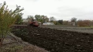 дт-75 с пашка огорода.