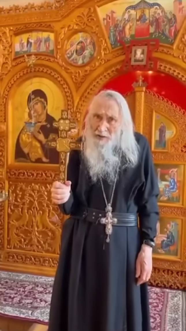 Схиархимандрит Илий о молитве за В.В.Путина и о том что поддержка коммунизма убивает Россию