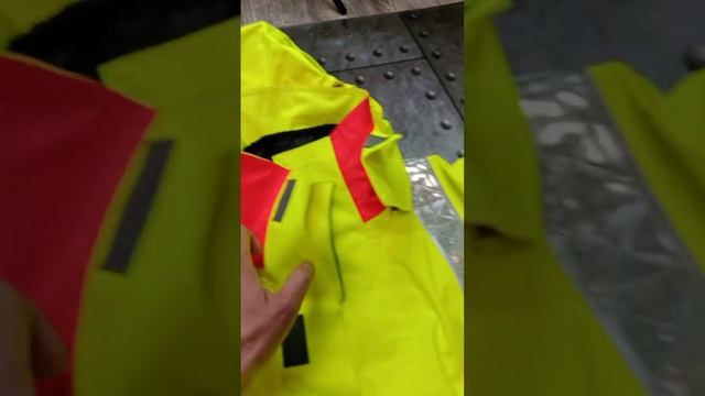 Рабочая сигнальная куртка смотреть онлайн