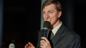 Ведущий Андрей Вороновский