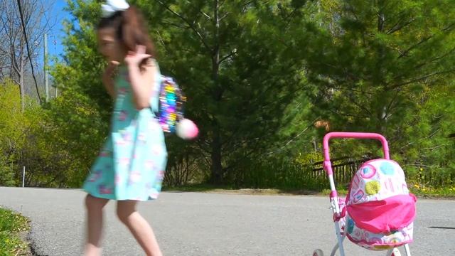 Эмма как няня для малыша братика. смотреть онлайн