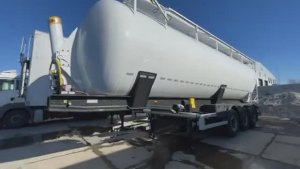 Обзор полуприцепа-подъемной цистерны для перевозки сыпучих грузов (кормовоз) O.ME.P.S. CR47