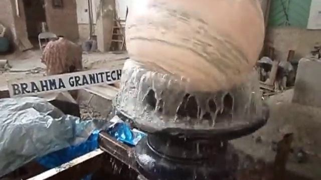 фонтан вращающийся шар,Фонтаны из гранита , фонтаны
