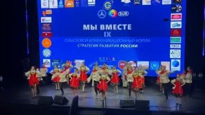 Танец "Калинка", выступает "Веселуха" народный коллектив хореографический ансамбль.