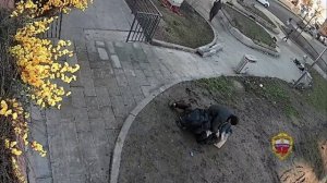 В центре Москвы двое рецидивистов напали на 60-летнего мужчину, избили и ограбили его