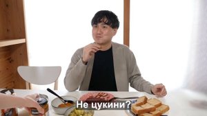 Японец впервые пробует КРОВЯНУЮ КОЛБАСУ