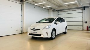 Toyota Prius Alpha, 2012 год