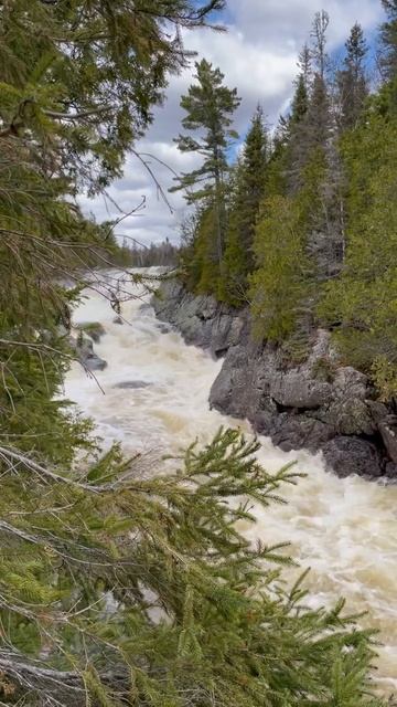 Mother Nature at her best. Sand River entering the gorge heading towards Lake Superior. Ontario CA. смотреть онлайн