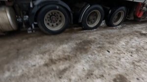 Кенворт Т-660. Провалился в мокром снегу