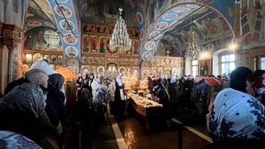 Тысячи верующих простились со схиархимандритом Илием в Оптиной пустыни