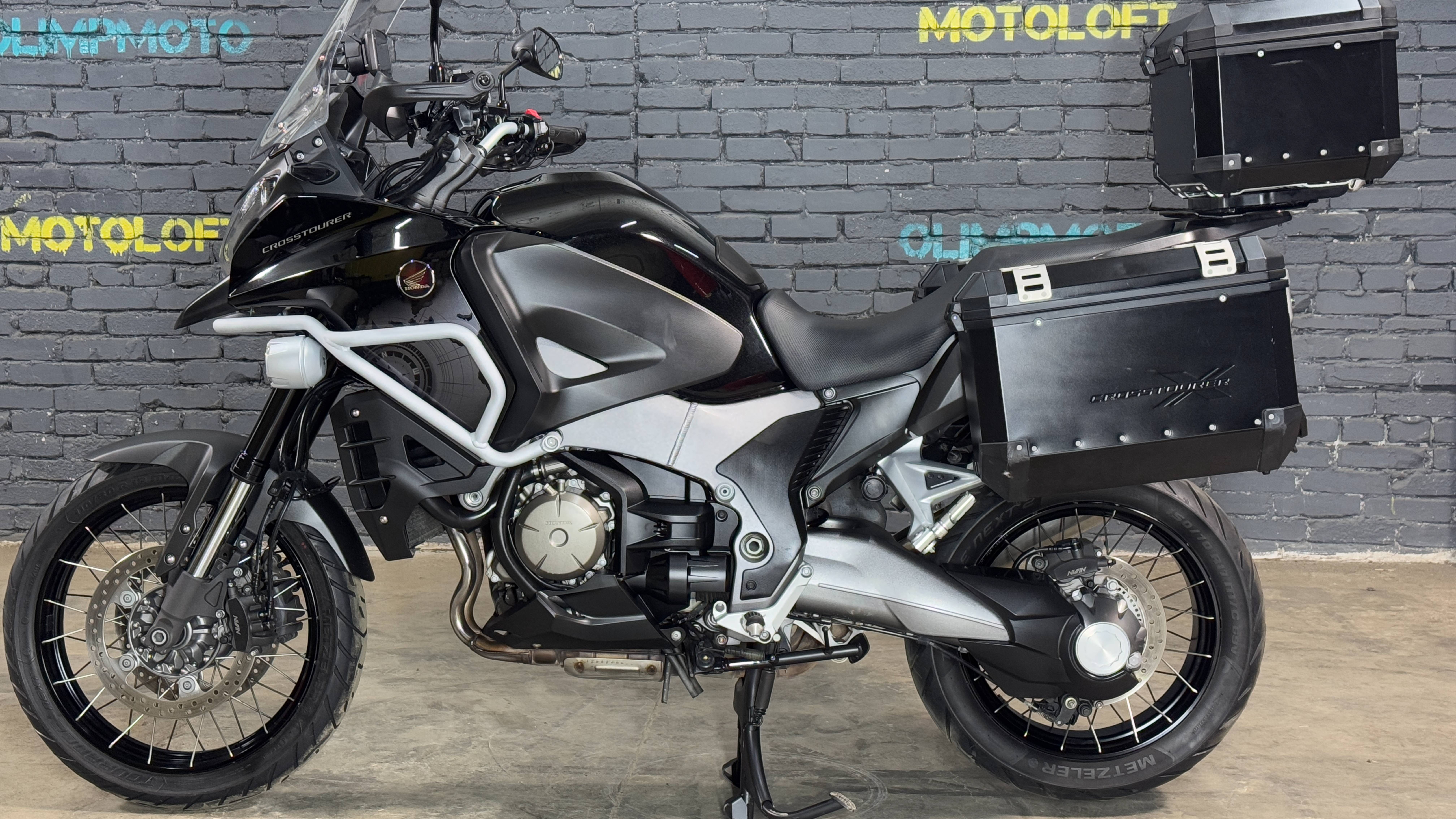 Honda VFR1200XD смотреть онлайн