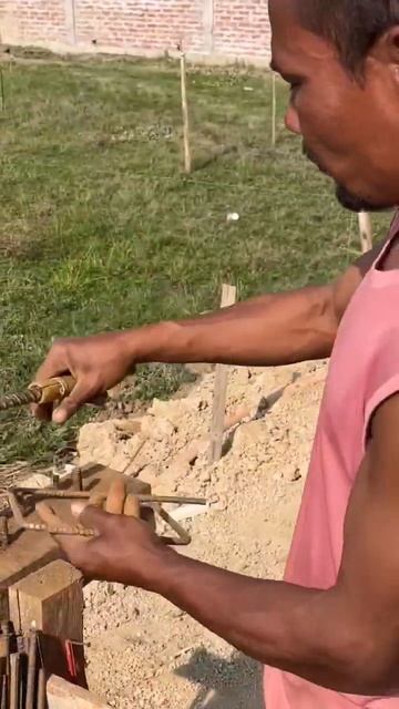 Если нет армогиба, то можно обойтись без него и гнуть арматуру таким способом смотреть онлайн