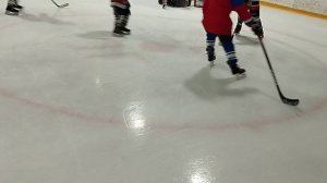 Саша гол забил красиво хоккей 🏒🏒 играет